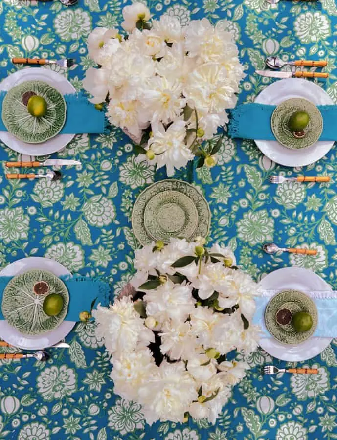 A Guide To Throwing A Tropical Hawaiian Themed Party For Adults