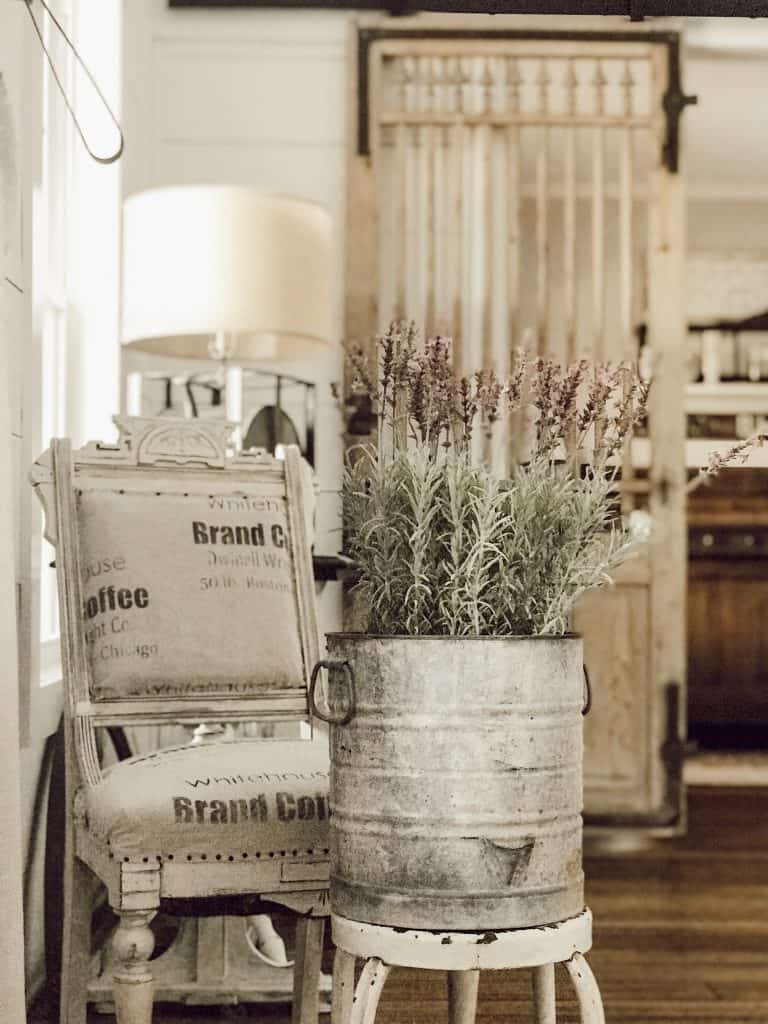 10 Must-Know Thrifting Tips For Home Decor Budget-Savvy Shoppers