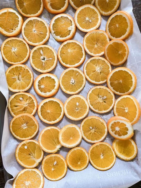 Dry oranges in oven