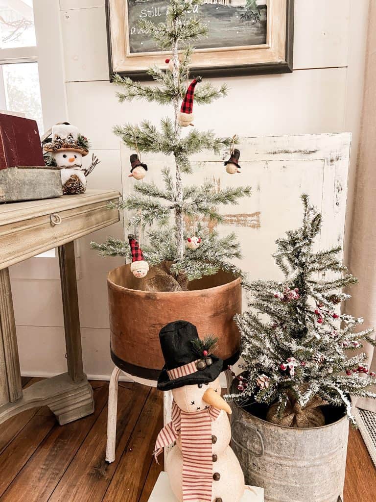 40 Best Small Christmas Tree Decorations - Ideas for Mini Christmas Trees