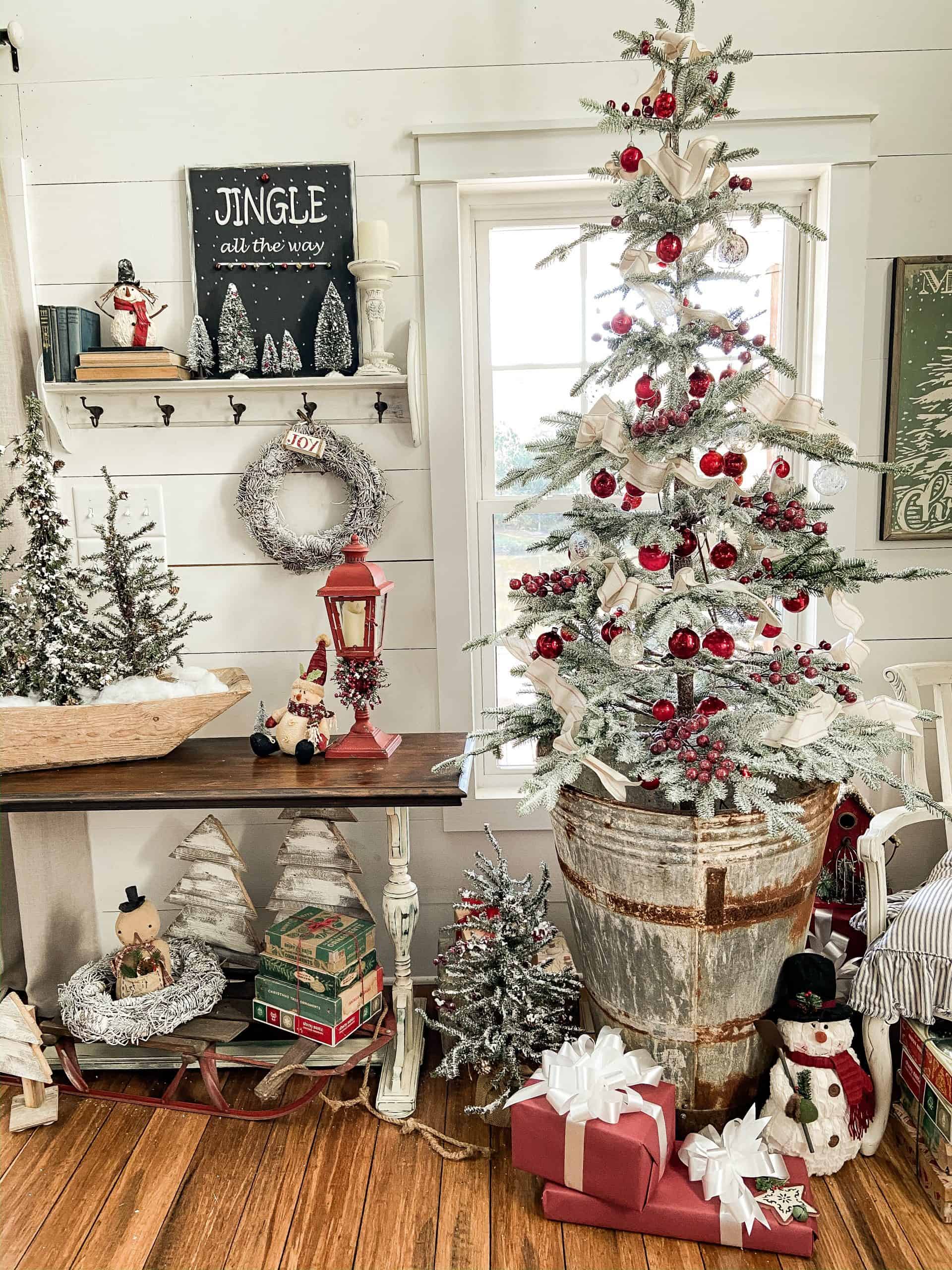 Homemade Christmas Decorations {Feather Christmas Trees} - Simple Joy