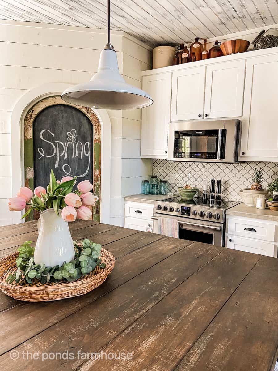 https://www.thepondsfarmhouse.com/wp-content/uploads/2021/04/Best-Farmhouse-Kitchen-Ideas-12.jpg