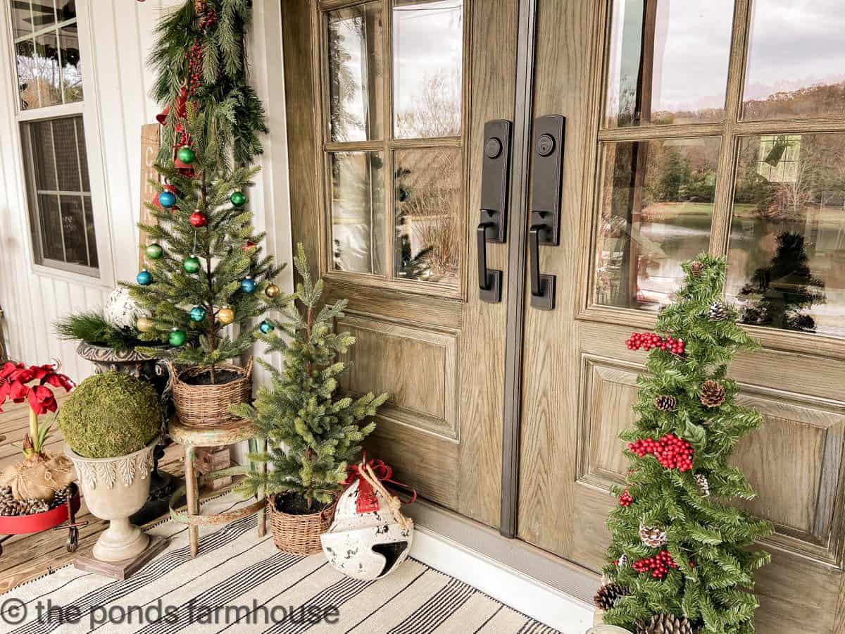 5 Christmas Farmhouse Porch Ideas - The Ponds Farmhouse