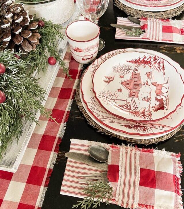 cropped-Easy-Tips-for-Christmas-Tablescape-6.jpg