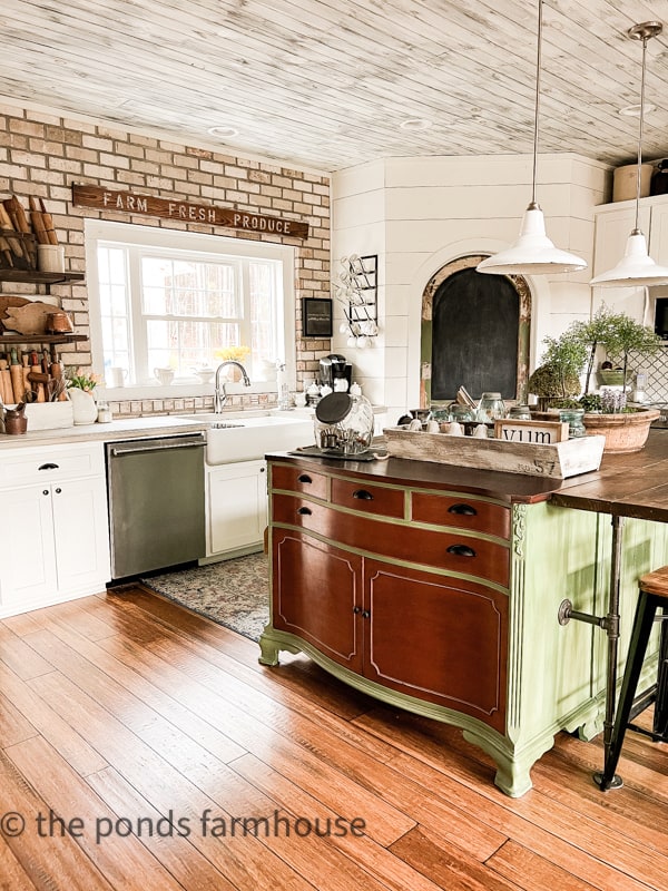 Cabinets with Vintage Charm Hide a Thoroughly Modern Kitchen