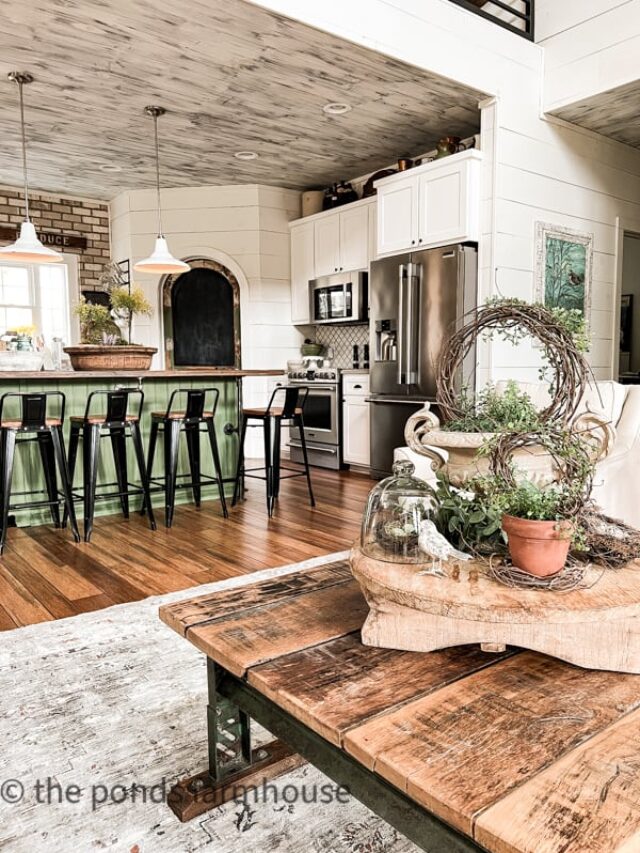 Farmhouse Spring Tour: Country Chic Living Room