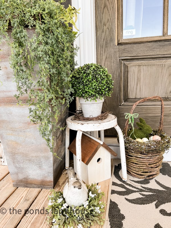 Farmhouse spring front porch decor - Hello Travel Blog