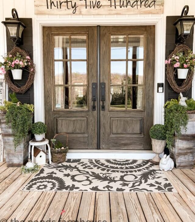 cropped-Farmhouse-Porch-Decor-For-Spring-19.jpg