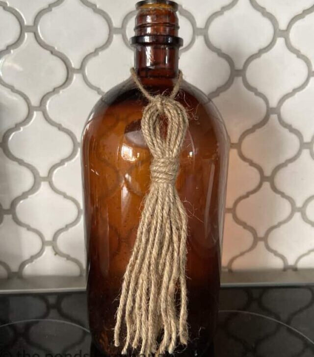 cropped-Old-Amber-Bottle-with-DIY-Tassel-Vintage-Labels.jpg