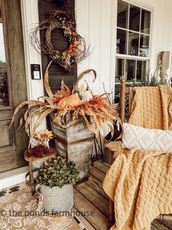 11 Best Cozy Front Porch Ideas for Fall Outdoor Seating Areas