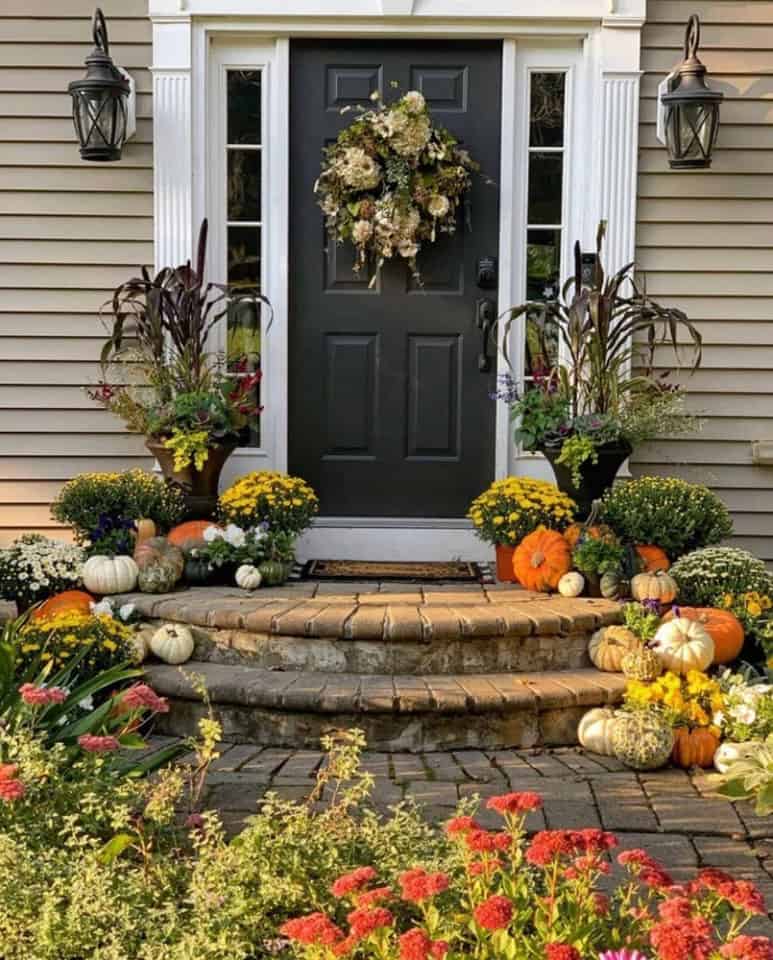 9 Unique Fall Front Porch Decor Ideas - The Ponds Farmhouse