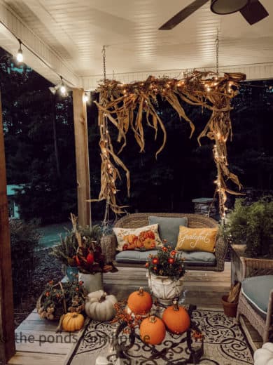 5 Easy Ways To Decorate A Large Farmhouse Porch For Fall