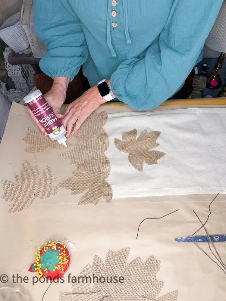 how-to-make-dollar-tree-diy-table-runner-with-burlap-leaves