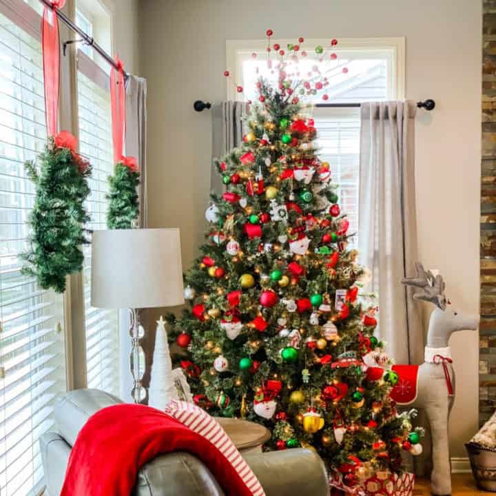 9 Christmas Tree Decorating Ideas and DIY Ideas