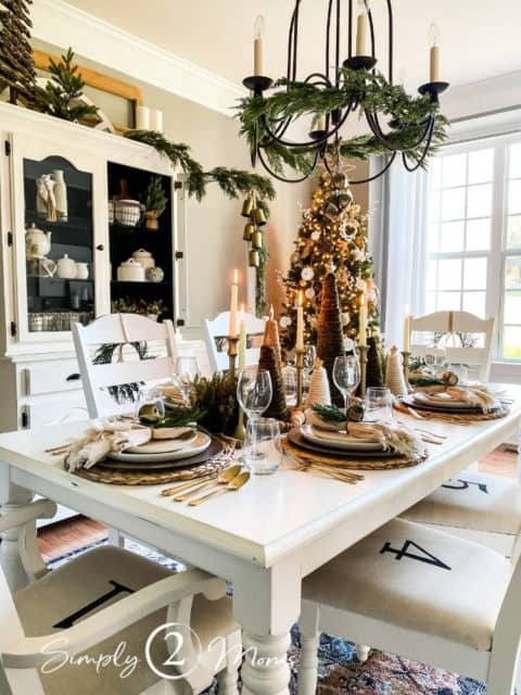 17 Inspiring Christmas Budget Table and Centerpieces Ideas & Tips