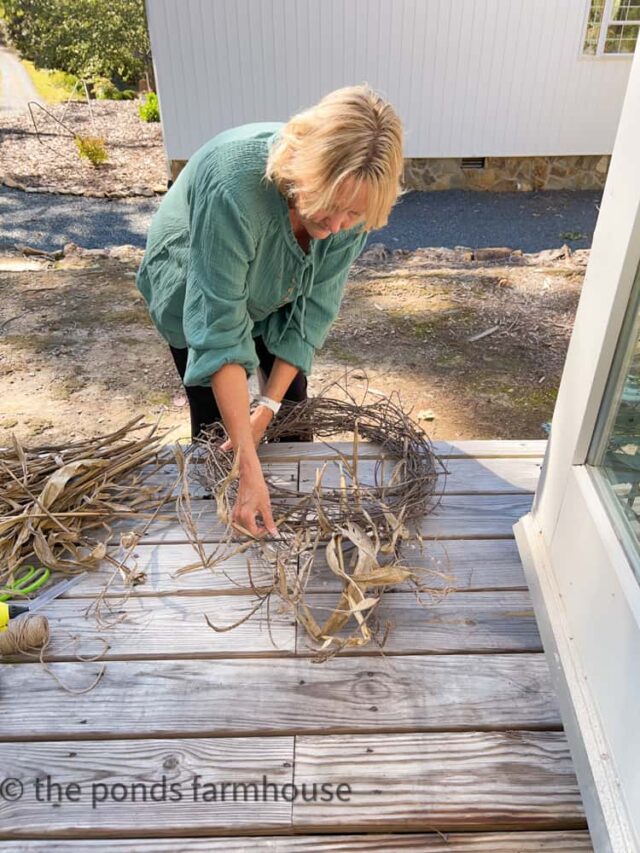 8 Craft Projects with Corn Stalks & Corn Husk For Fall