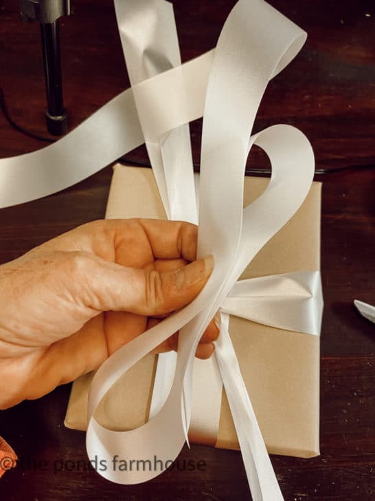 How To Tie A Gift Bow Perfectly Every Time   Wrap Ribbon Back And Forth. 546x728 