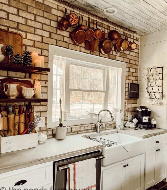 cropped-Winter-Kitchen-view.jpg