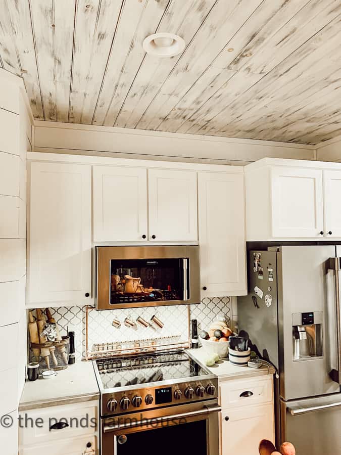 https://www.thepondsfarmhouse.com/wp-content/uploads/2023/01/emplty-above-kitchen-cabinetts.jpg