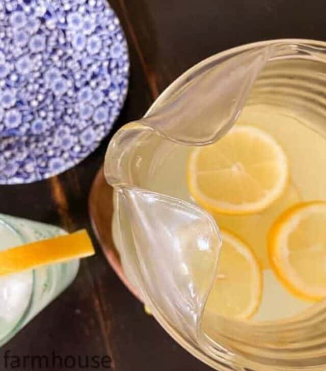 cropped-Lemonade-in-PItcher-Glass.jpg