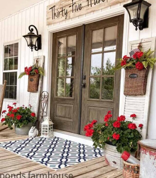 cropped-Front-Porch-with-red-Geraniums-2-1.jpg