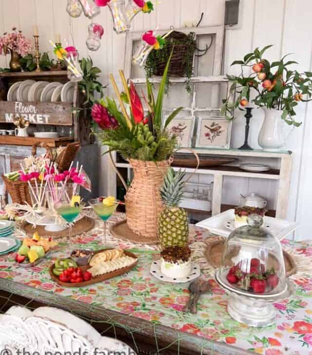 cropped-Hawaiian-Cocktail-Party-Tablescape.jpg