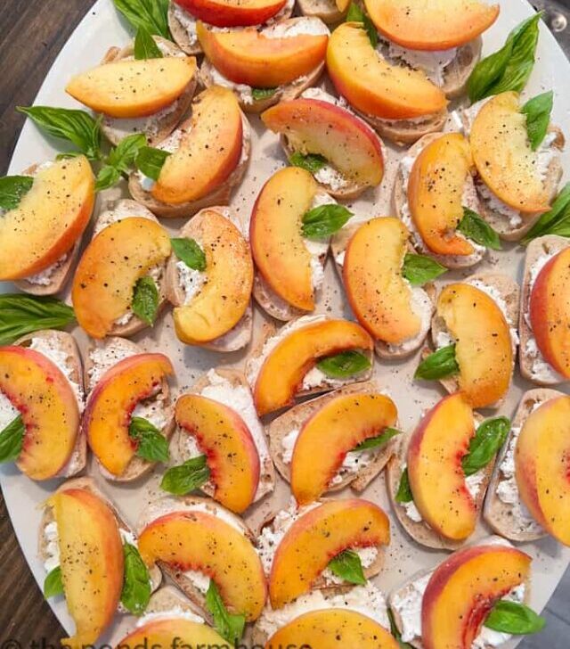 cropped-Peach-Bruschetta-with-salt-Pepper.jpg