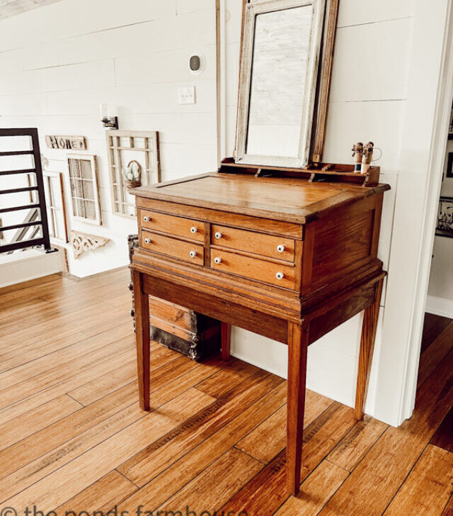 cropped-Antique-Store-Desk.jpg