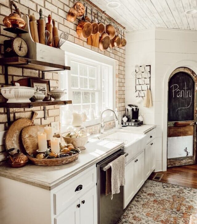 cropped-Copper-Pots-Fall-Kitchen-Countertops-decorated-with-cheap-fall-decor.jpg