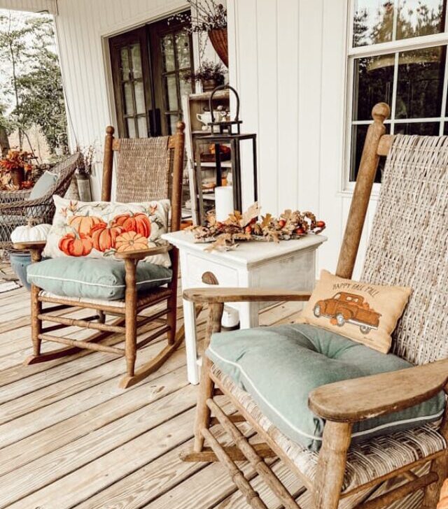 cropped-two-rockers-on-front-porch.jpg