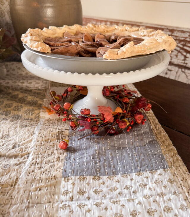 cropped-Thanksgiving-Pie-Party-table-set-up-cake-stand.jpg