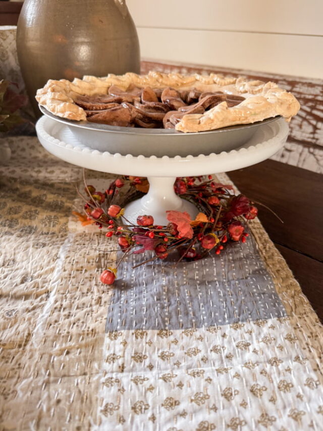 Table Ideas for a Thanksgiving Pie Party