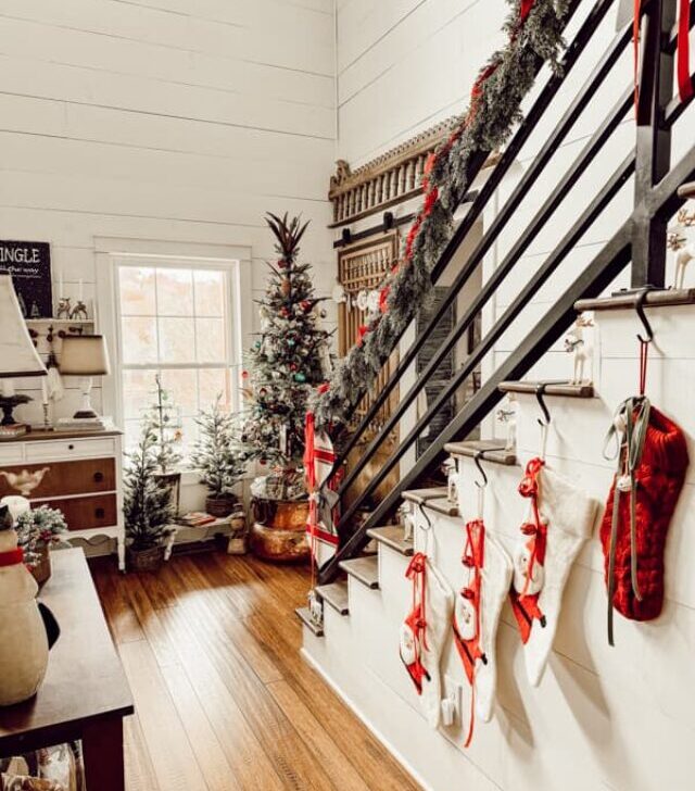 cropped-Curated-Home-Staircase-with-stockings-and-tree.jpg