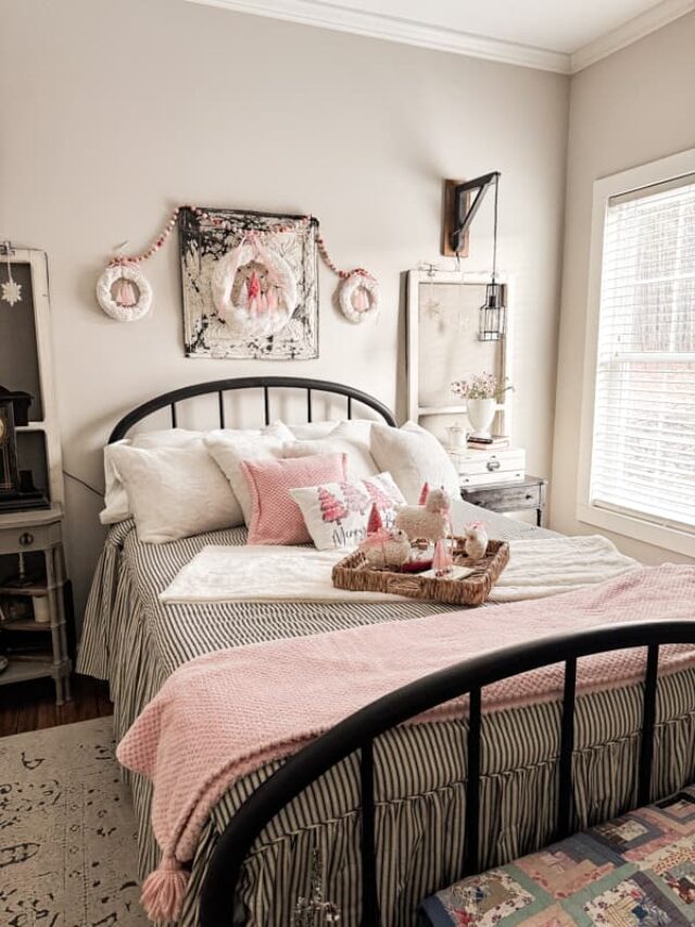 Whimsical Pink Christmas Bedroom Ideas