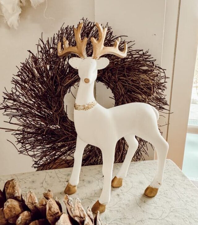 cropped-reindeer-Dollar-Tree-Simple-upgraded-reindeer-with-gold-ring-in-glitter-1.jpg