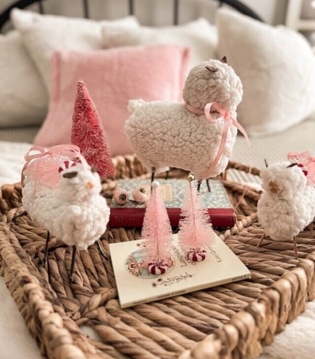 cropped-three-Christmas-Lambs-1.jpg