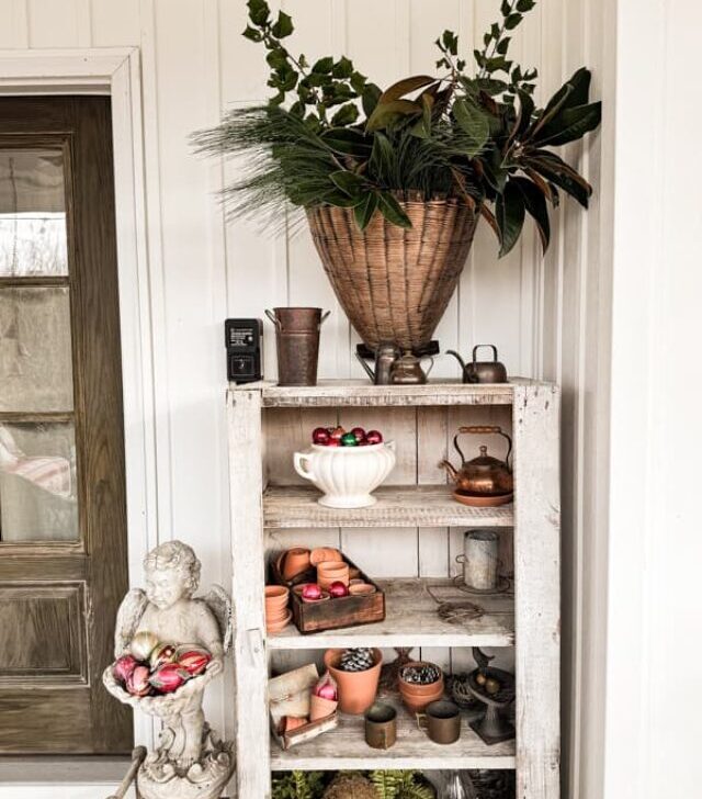 cropped-Cozy-Country-Christmas-Porch-Wall-Basket-with-fresh-evergreens-1.jpg