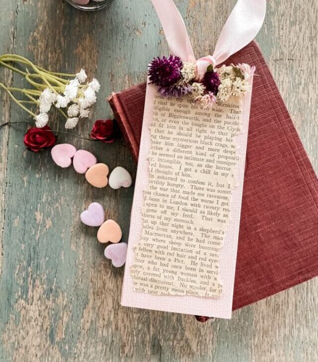 cropped-upcycled-old-book-paper-for-book-mark-for-DIY-Valentines-Day-Gift-1.jpg