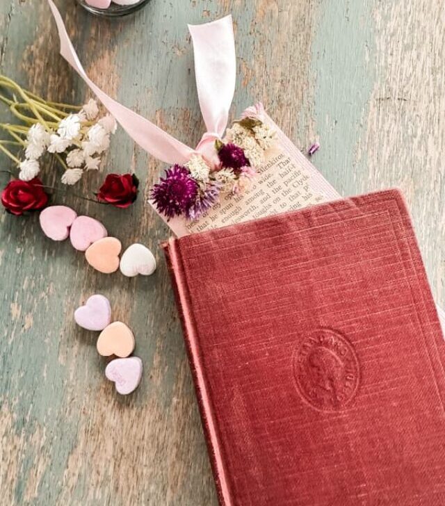 cropped-upcycled-old-book-paper-for-book-mark-for-DIY-Valentines-Day-Gift.jpg