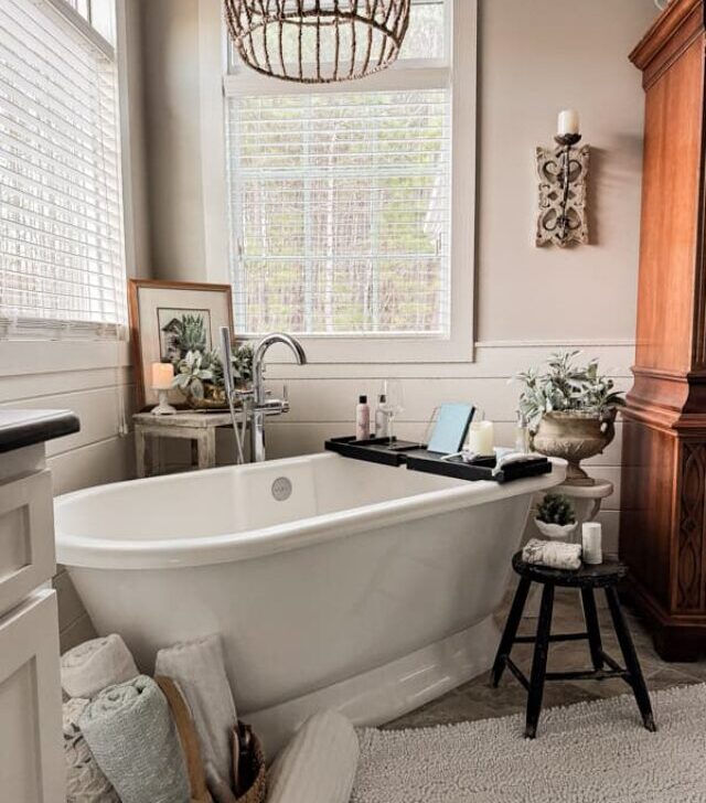 Free Staning Tub with Tray & stool in Modern Bathroom