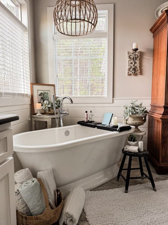 How To Add Vintage Charm To A Modern Bathroom