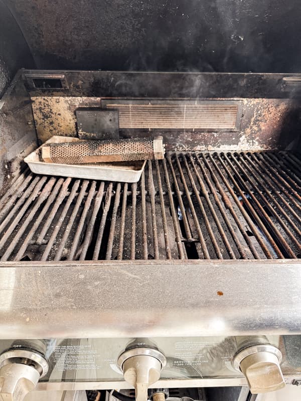 Grill with smoker tube