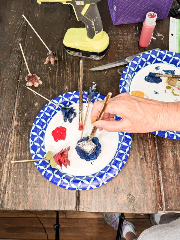 Paint pinecones with red, white and blue for a patriotic summertime wreath idea. 
