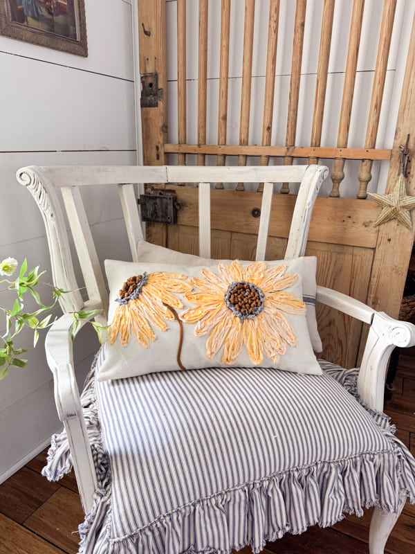 Easy and beautiful no-sew scrap fabric Sunflower Pillow