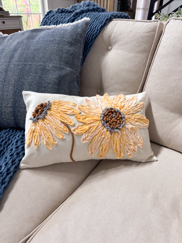 Sunflower accent pillow for easy sunflower craft ideas.  No - Sew Pillow Cover for Summer And Fall Decorating. 