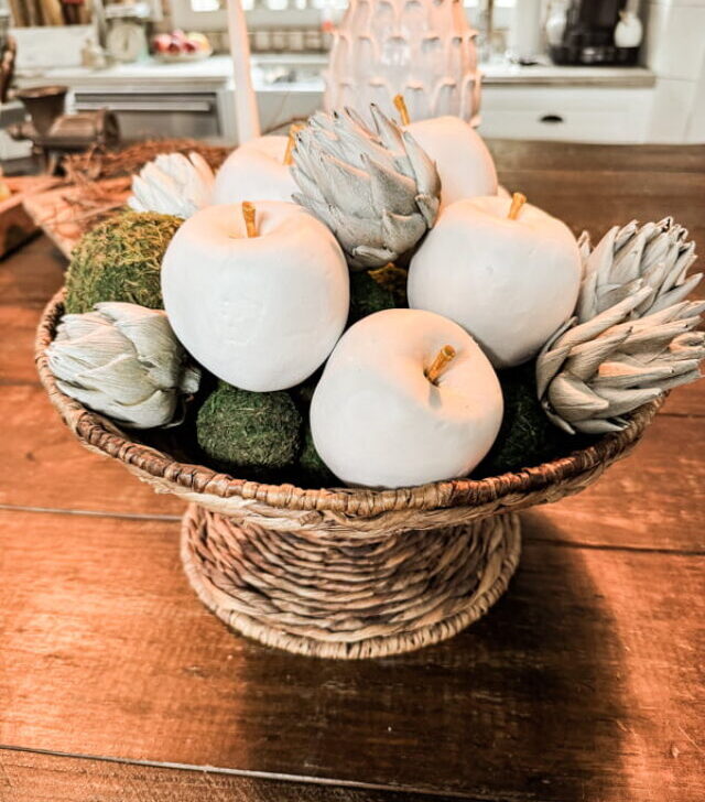 cropped-White-Apple-Decor-mixed-with-moss-balls-and-artichokes.jpg