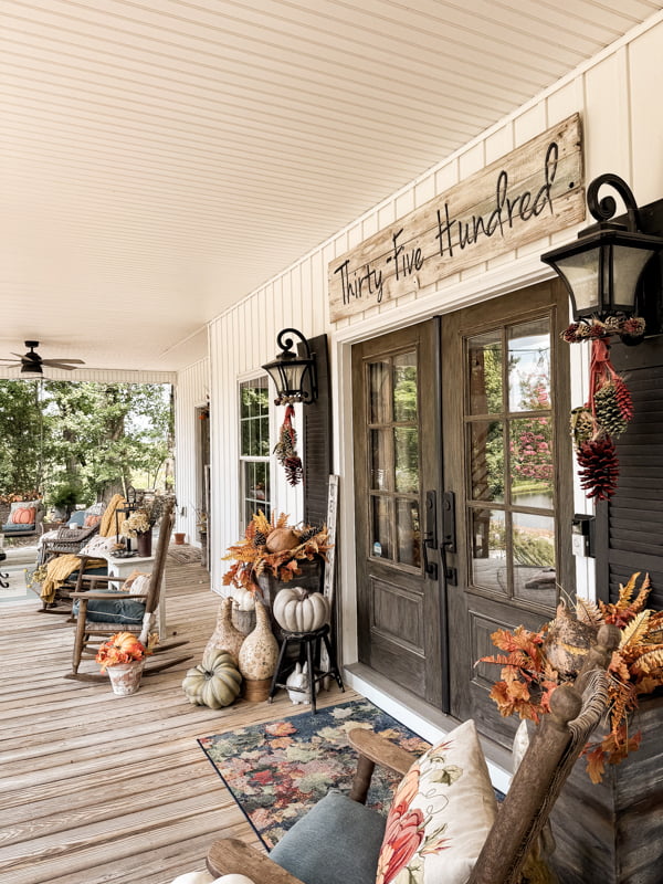 Fall Front Porch Decoration ideas for a FArmhouse country porch.  