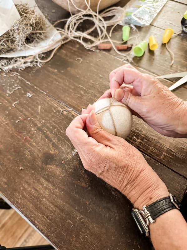 Tie jute twine around the wool dryer ball