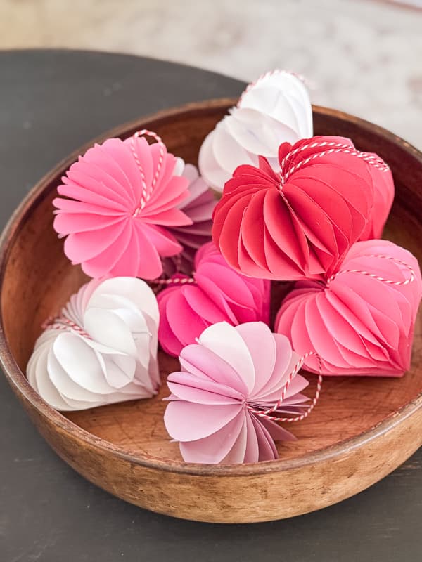 Valentine's Day Decoration 3D paper hearts in a wooden bowl