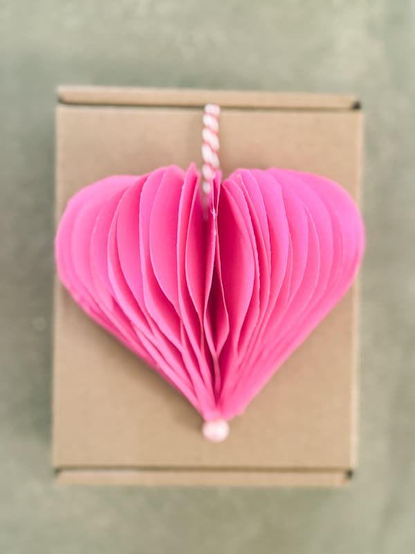 3D paper heart Gift package topper.